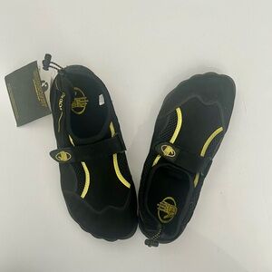 BODY GlOVE MEN WATER SHOES SIZE 11